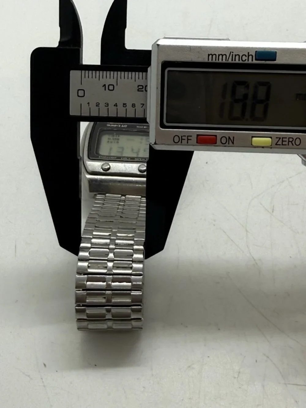 Vintage Seiko Quartz LC A039-5019 Men's Digital Watch Spiedel Bracelet Stainless